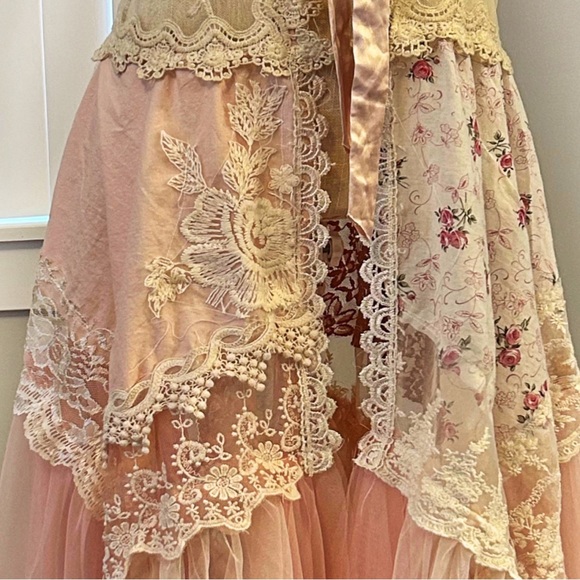 Beautiful Rose Lace Duster - Picture 2 of 5